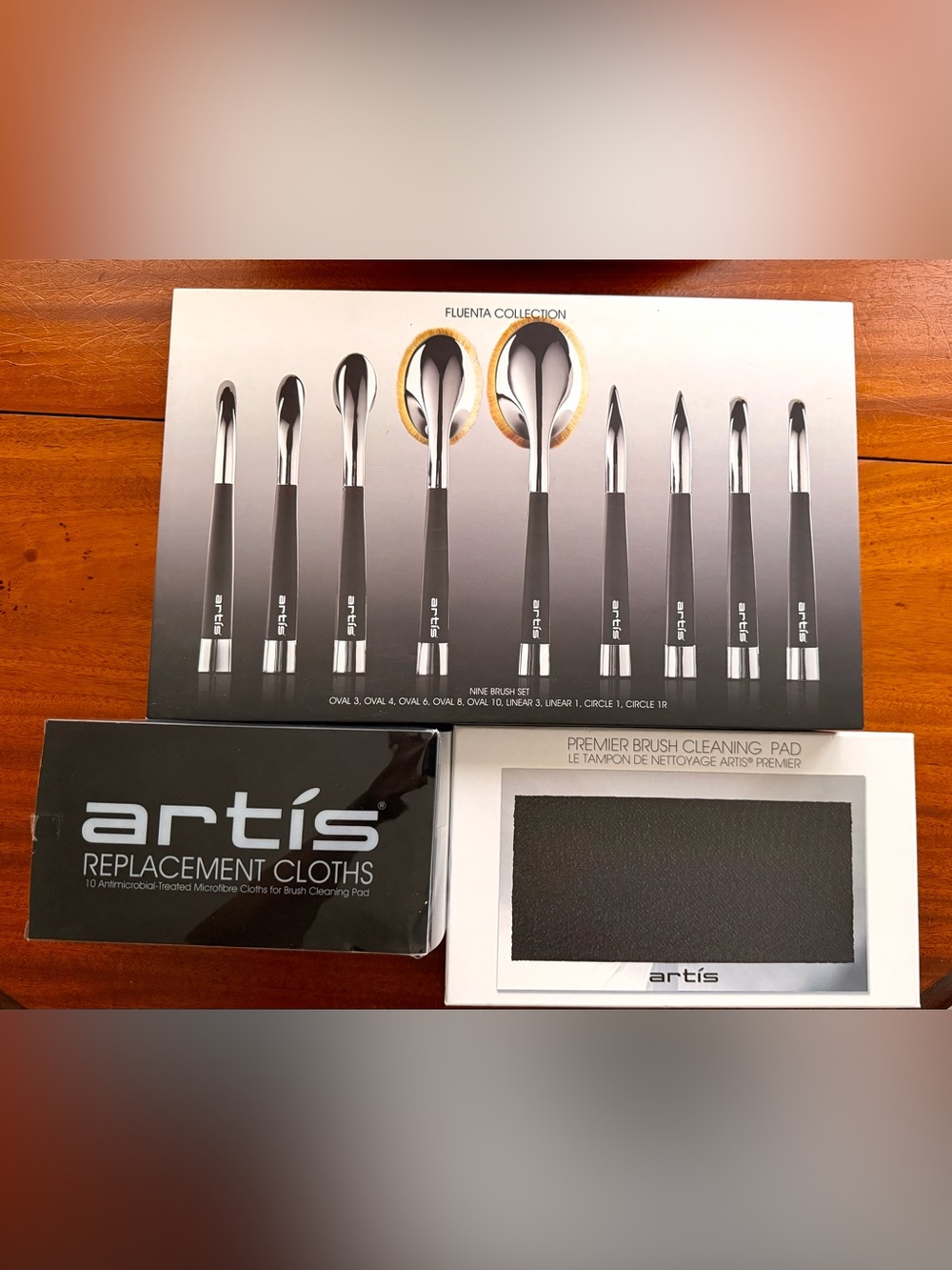 Artís Fluenta Makeup Brushes and Brush Cleansing Pad - New